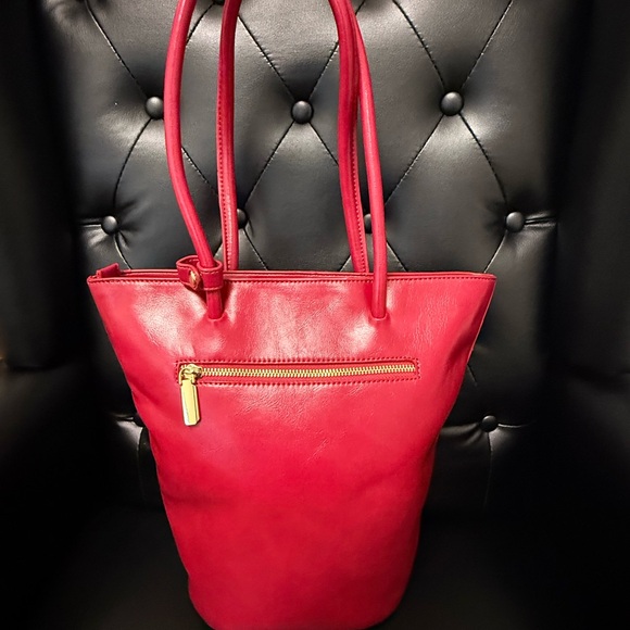 Stunning Vegan “Leather like” Bucket Bag by AOTA in pinkish reddish color - Picture 6 of 15
